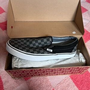 Men’s New in box size 11 black checkered converse